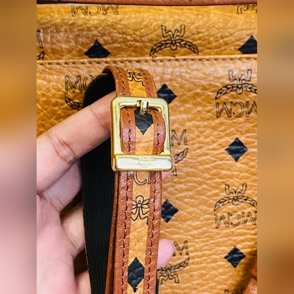 SOLD!!Authentic MCM Kelly XL bag - Picture 6 of 16